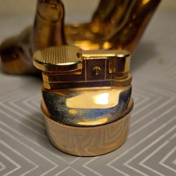 Luxurious Gold Hand Ligher Sculpture - Picture 3 of 7